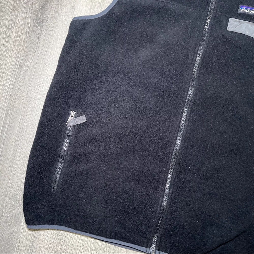 Patagonia Black Fleece Vest with Gray Trim - Picture 2 of 9